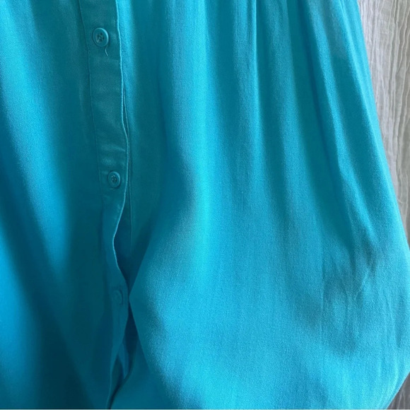 The Arte by Zenana Cerulean Blue Floral Lace Back Button Up Collared Tank, S - Picture 8 of 14